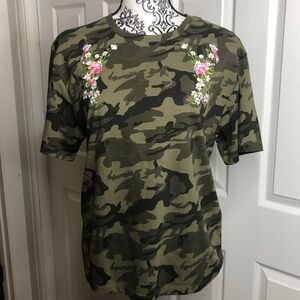 NWOT Floral Embroidered Camouflage Short Sleeve Tee